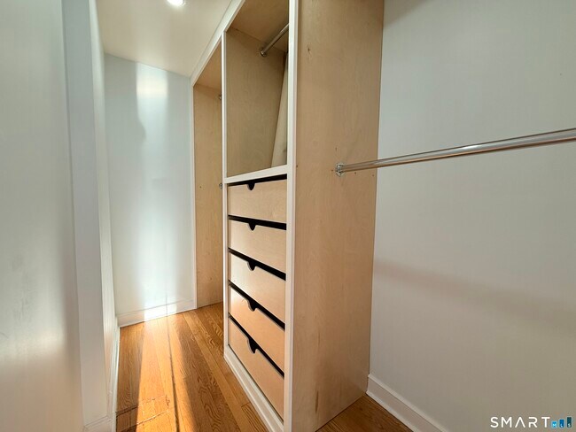 Foto del edificio - 228 Jennings Rd