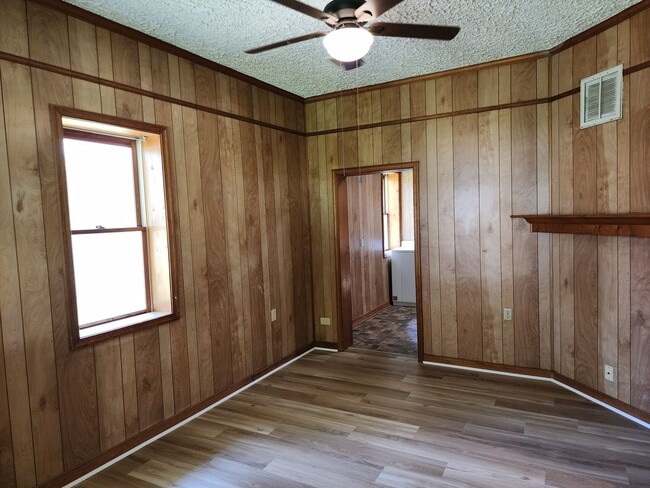 Building Photo - Cute 2 Bedroom in West Point!