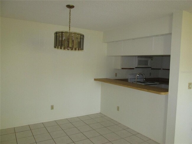 Building Photo - 740 White Pine Tree Rd