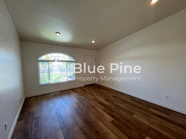 Foto del edificio - 3794 John Adams Pkwy
