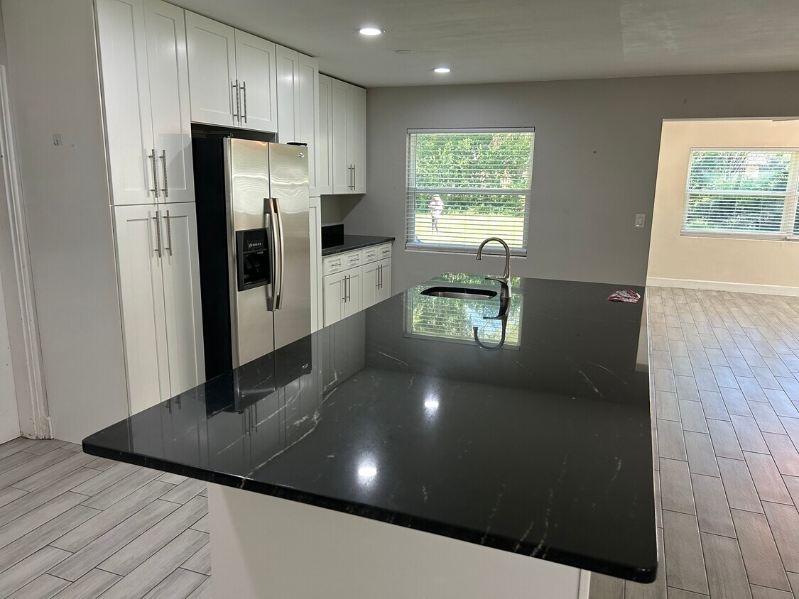 Foto principal - 108 Frances Dr