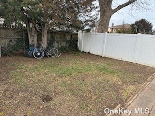 Building Photo - 68 Oakley Ave