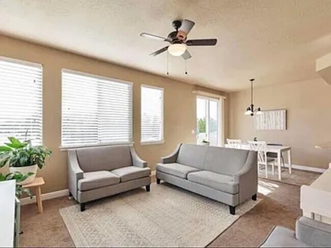 Building Photo - Spacious and Townhome Now Available!