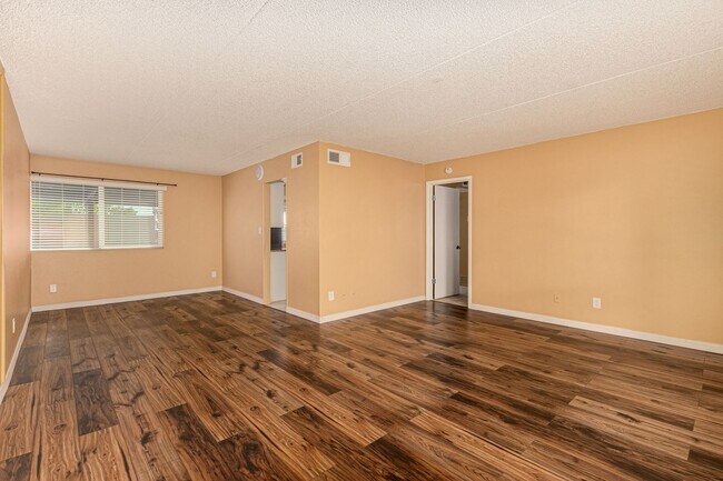 Foto del edificio - Spacious PHX Condo