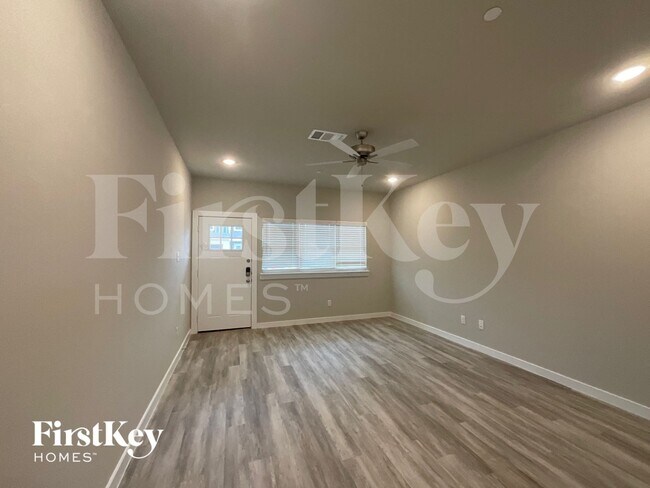 Building Photo - 622 Ava Trl