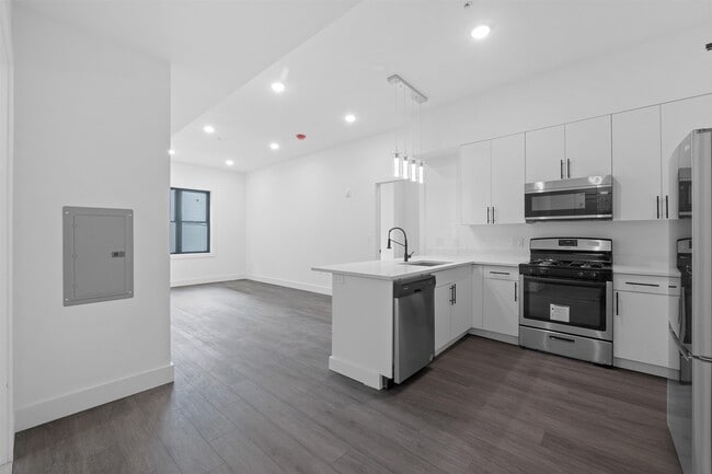 Building Photo - 425-429-429 Avenue C