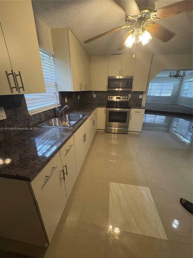 Foto del edificio - 850 NW 168th Terrace