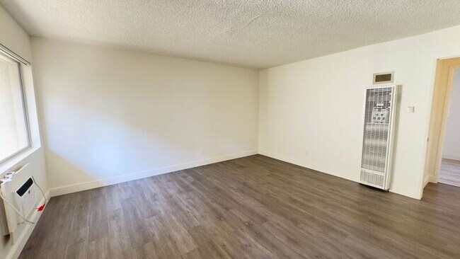 Building Photo - 325 N Glendora Ave