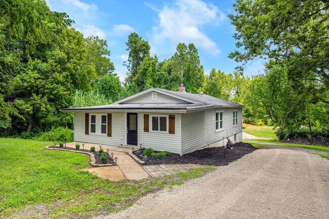 Private lot on 2+ acres - 12711 Missouri Bottom Rd