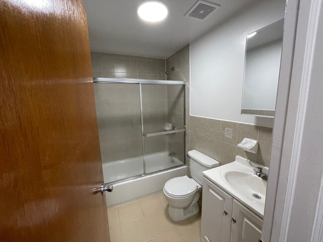 Foto del edificio - 558 Hart St
