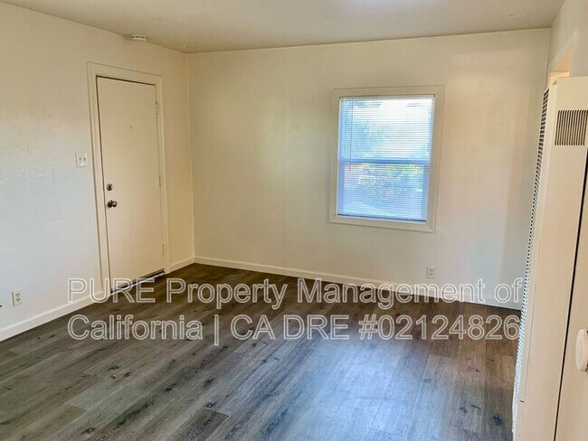 Foto del edificio - 1066 Emerald Ct