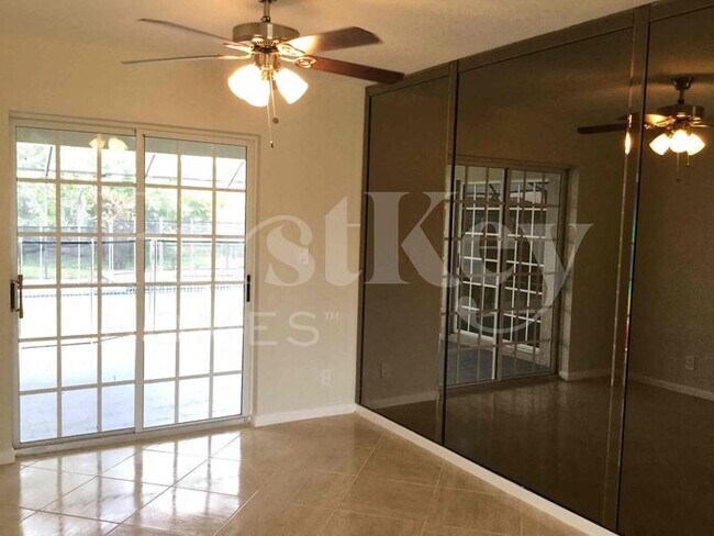 Foto del edificio - 7131 NW 46th Ct