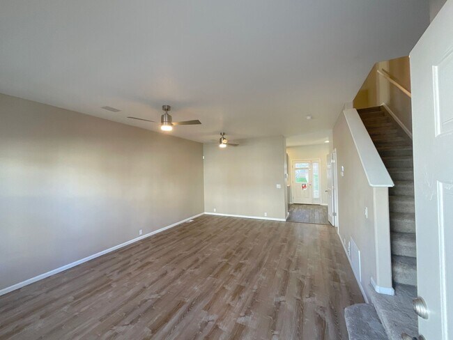 Foto del edificio - 2 Bedroom Townhome Available Near S Circle...
