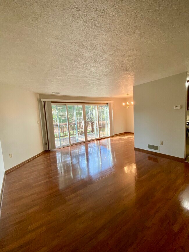 Foto del edificio - 30 Monmouth Dr