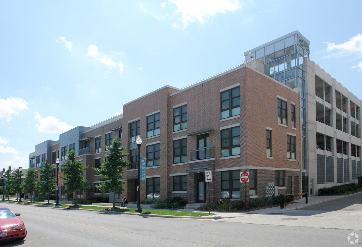 Building Photo - 43-71 E 11th Ave