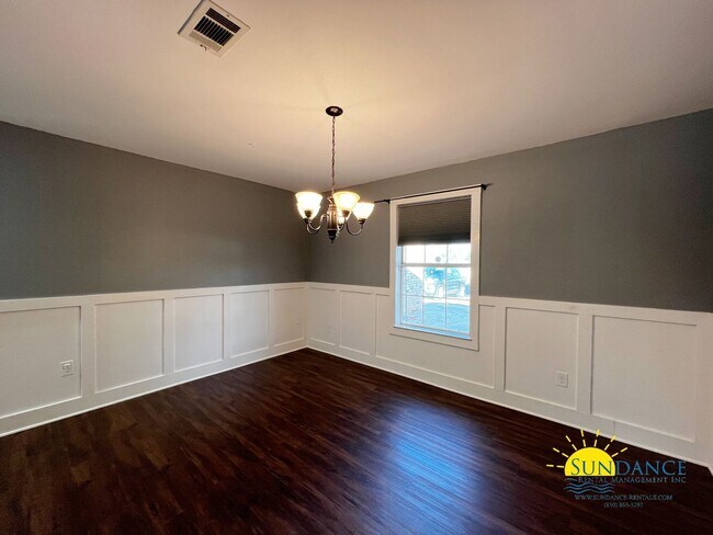 Building Photo - Elegant 3 Bedroom Home with Solar Panels!-...