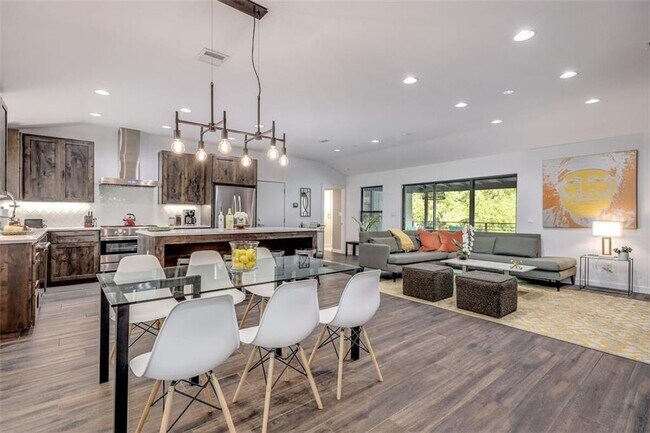 Foto del edificio - 1711 Sylvan Dr