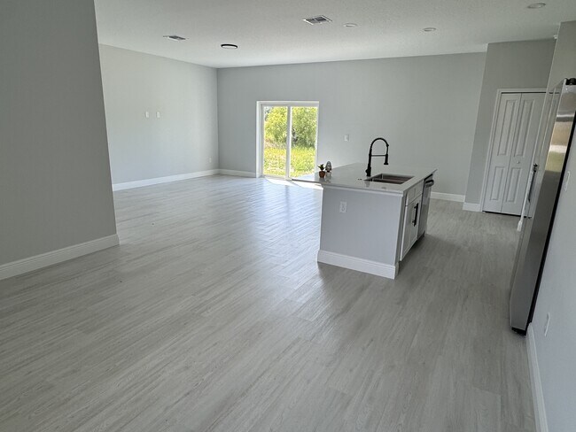 Building Photo - 113 Dogwood Dr Cir