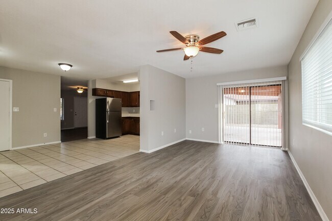 Foto del edificio - 16446 N 62nd Ave