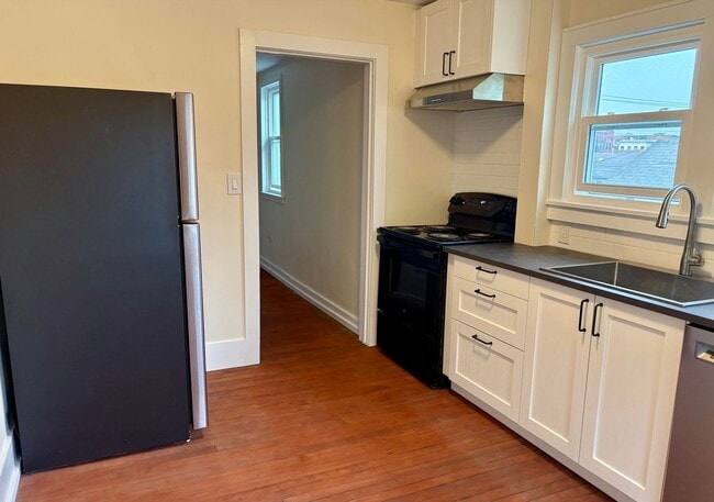 Kitchen - 56 Cedar St