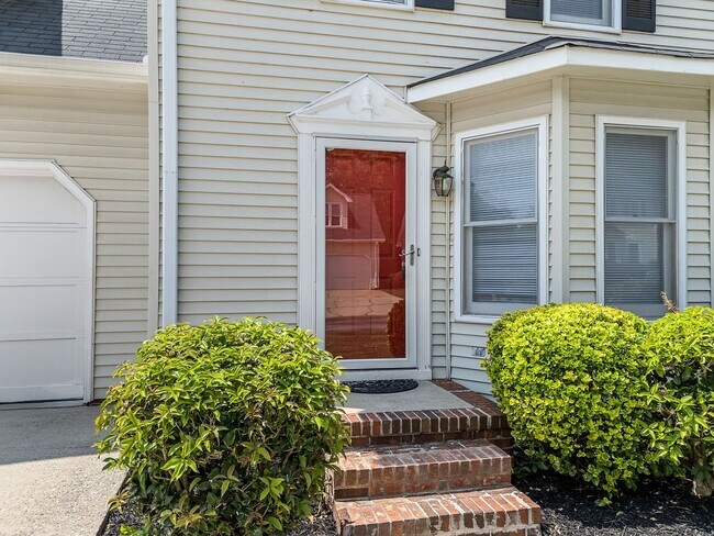 Foto del edificio - Cozy 3 Bedroom, 2.5 Bath Home with 2 Car G...