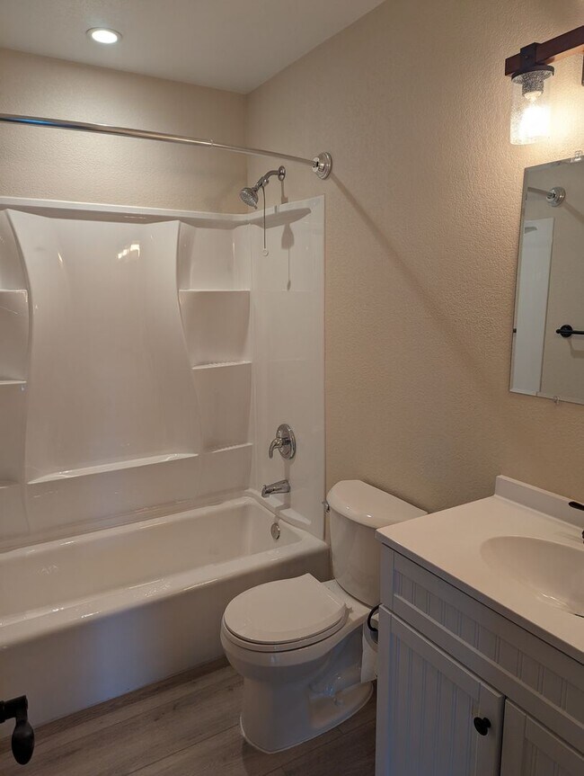 Foto del edificio - 3 bedroom/ 2 bath Newly Remodeled Home in ...