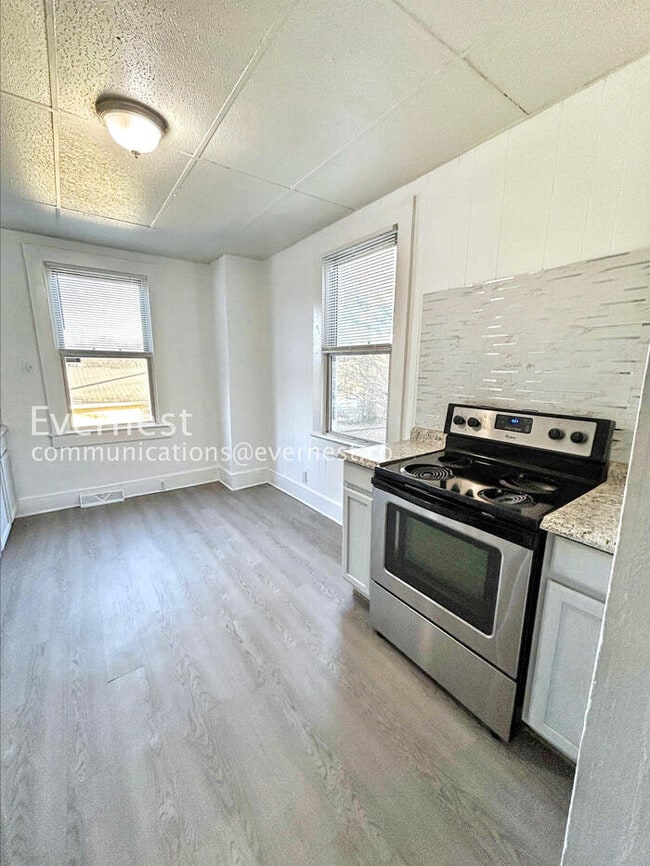 Foto del edificio - 613 N Jackson Ave