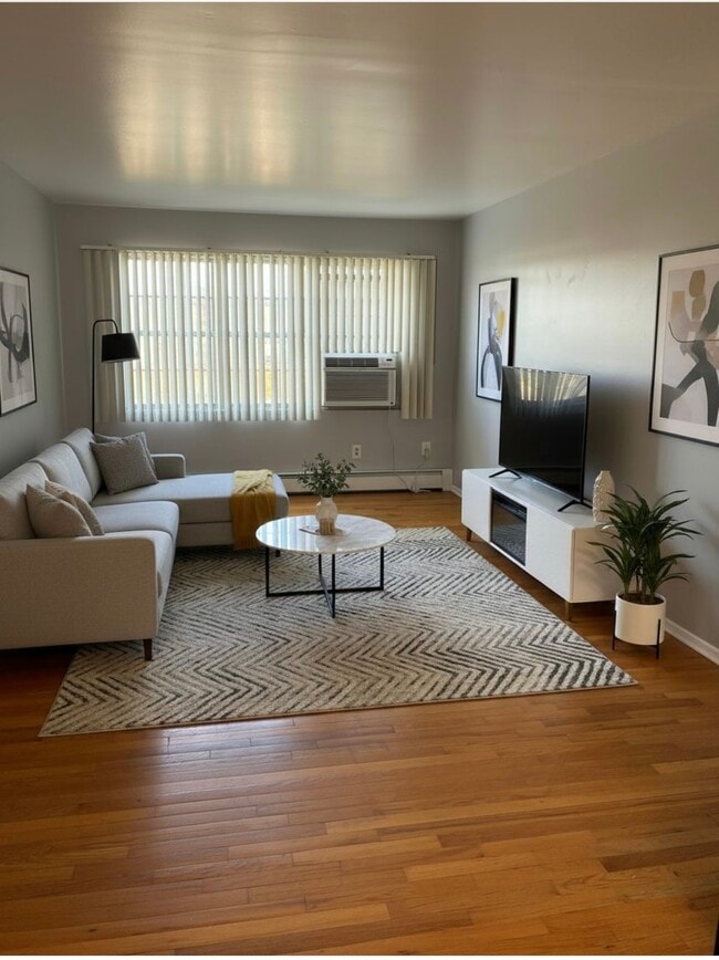 Building Photo - 136 Maple Ave