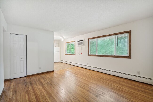 Building Photo - 5547 N Lyndale Ave