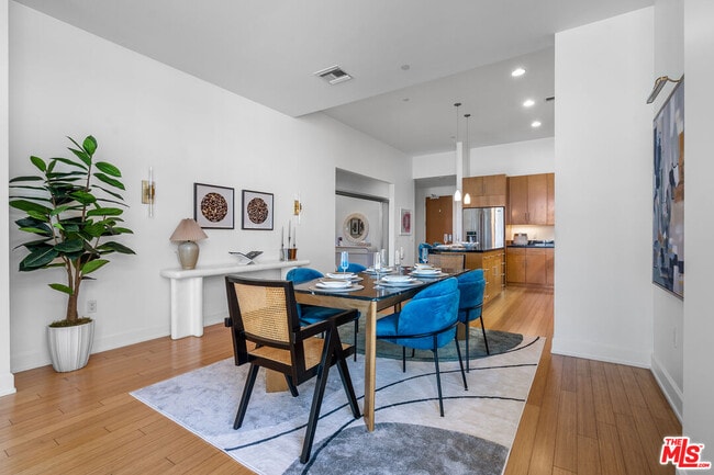 Building Photo - 3223 W 6th St