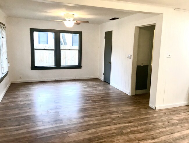 Building Photo - 431 N Post Oak St
