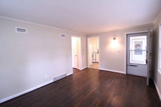 Building Photo - April FREE On This Updated 1 Bedroom 1 Bath Duplex in Navy Hill Area in Olathe