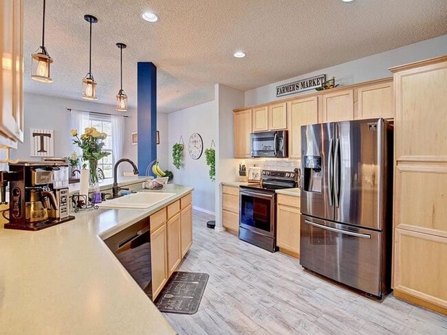 Building Photo - Spacious 3-Plus Bedroom with Loft-Office, Primary Suite, Fireplace, Private Patio, 2-Car Garage a...