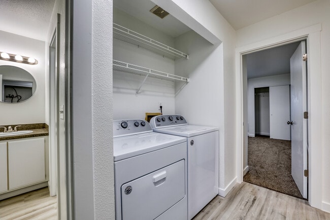 Building Photo - Maple Grove Apartments