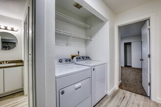 Building Photo - Maple Grove Apartments