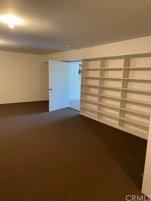 Building Photo - 8321 La Sierra Ave