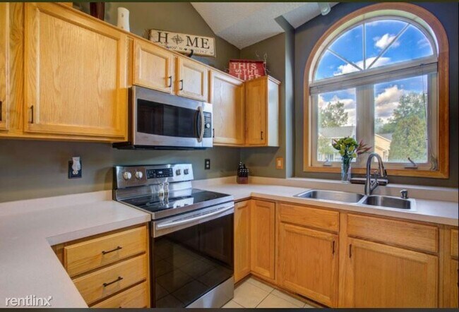 Building Photo - 4 br, 2 bath House - 9027 parkside dr
