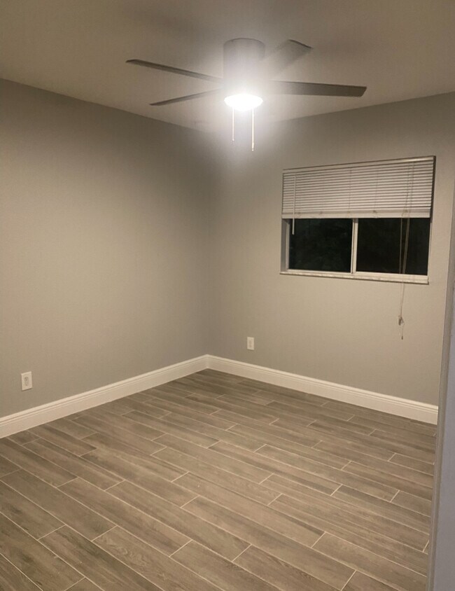 Foto del edificio - 307 E 12th St