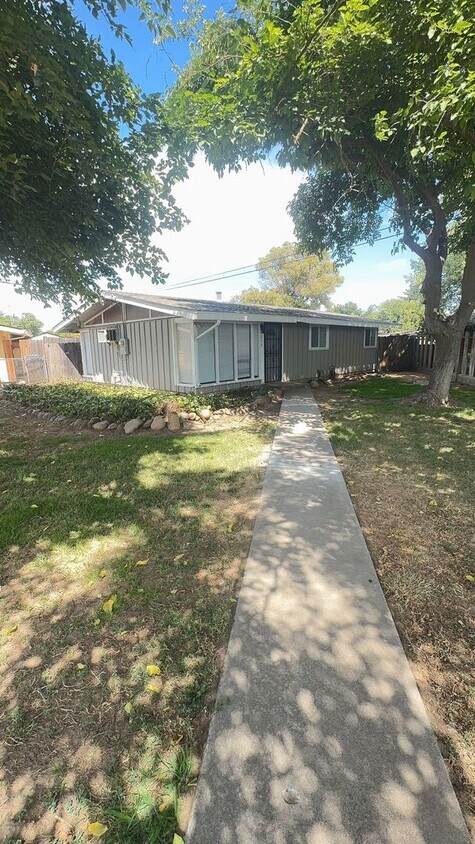 Primary Photo - 233 N 8th Ave