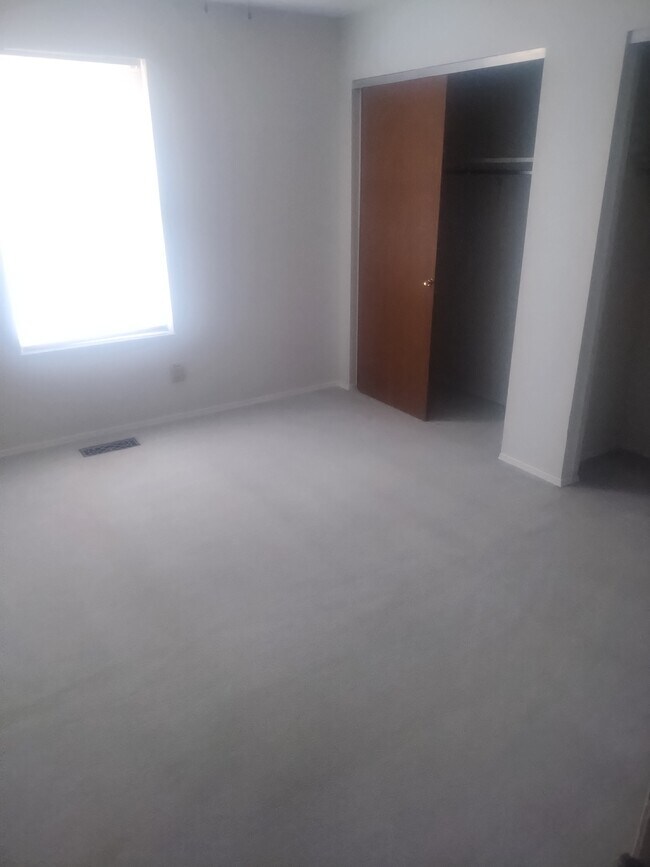 Foto del edificio - 4863 Vermilion Dr