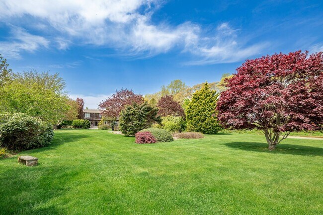 Foto del edificio - 869 Head of Pond Rd