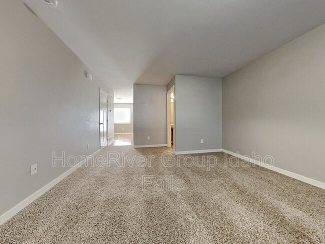 Foto del edificio - 3304 Blaze Dr