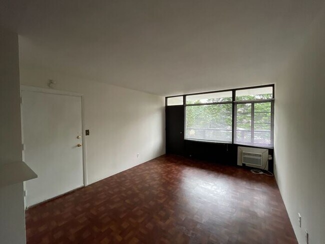 Foto del edificio - 2126 E 7th St