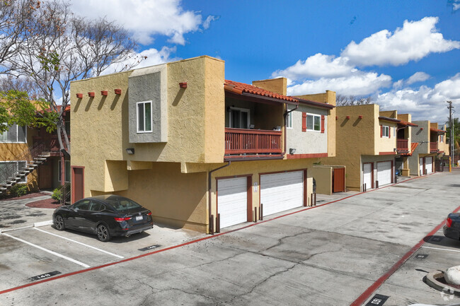 1000 Estes St. - Paseo Del Sol Villas
