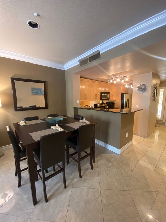 Foto del edificio - Fully furnished 2 bedroom unit in 24/7 guard gated community