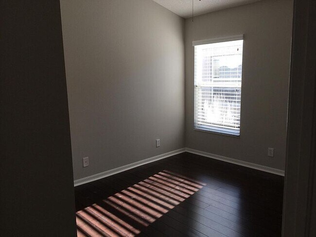 Building Photo - 907 Addison Dr NE, Saint Petersburg, FL 33716