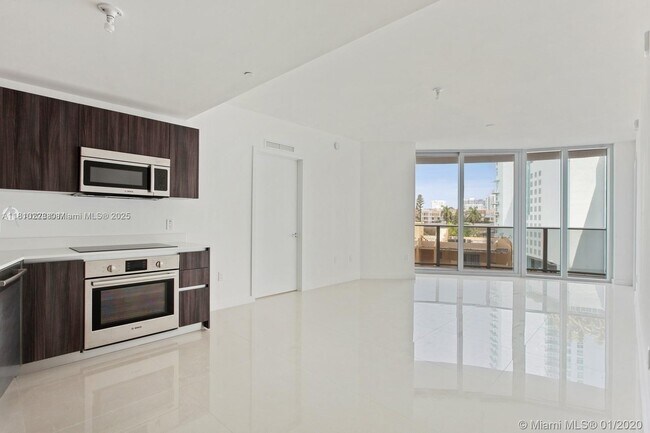 Foto del edificio - 488 NE 18th St