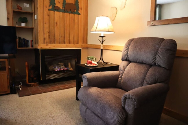 Building Photo - 455 Village Rd