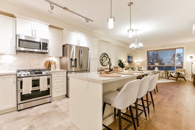 Building Photo - Spacious 2 Bedroom Home with Solarium in Desirable Forest Ridge South Surrey