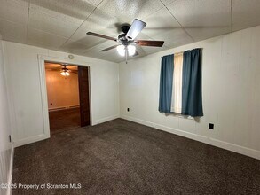 Building Photo - 546 Main St